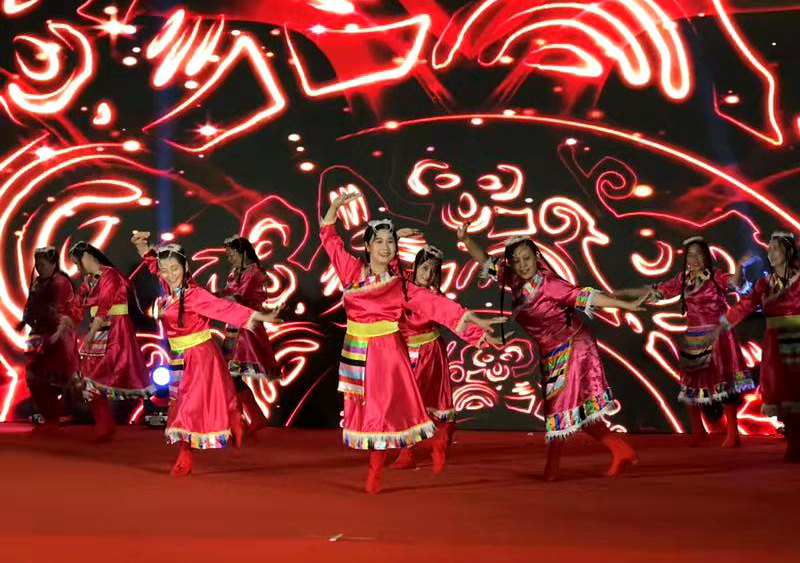 民族特色舞蹈是参赛舞队选择的热门舞蹈形式之一。